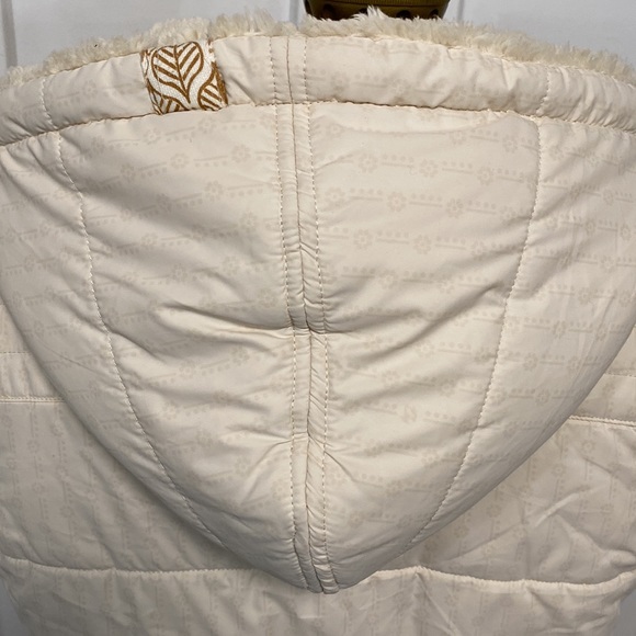 BILLABONG HOODED VEST WITH FAUX FUR LINING AND RUFFLES - Picture 13 of 16